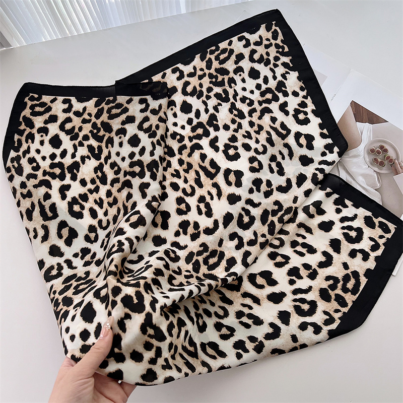 70cm Square Luxury Leopard Pri - Silk Scarf Square 评论和价格