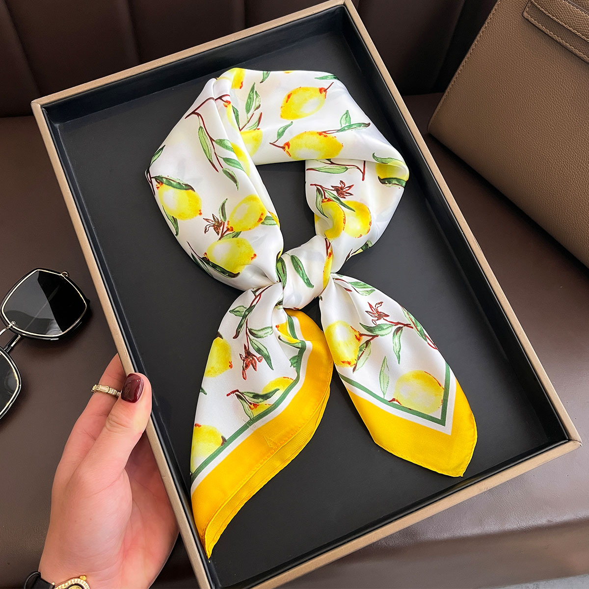 2025 New Yellow Lemon Print Sq - Silk Scarf Square 评论和价格